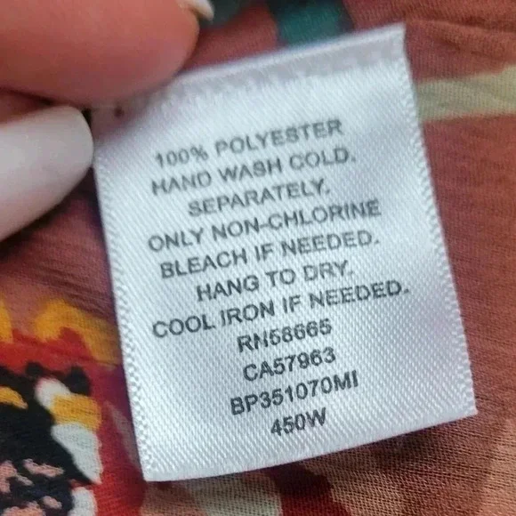 Sun and Shadow Floral Sleeveless Ruffle V-neck with Tie, Size medium - Picture 10 of 10